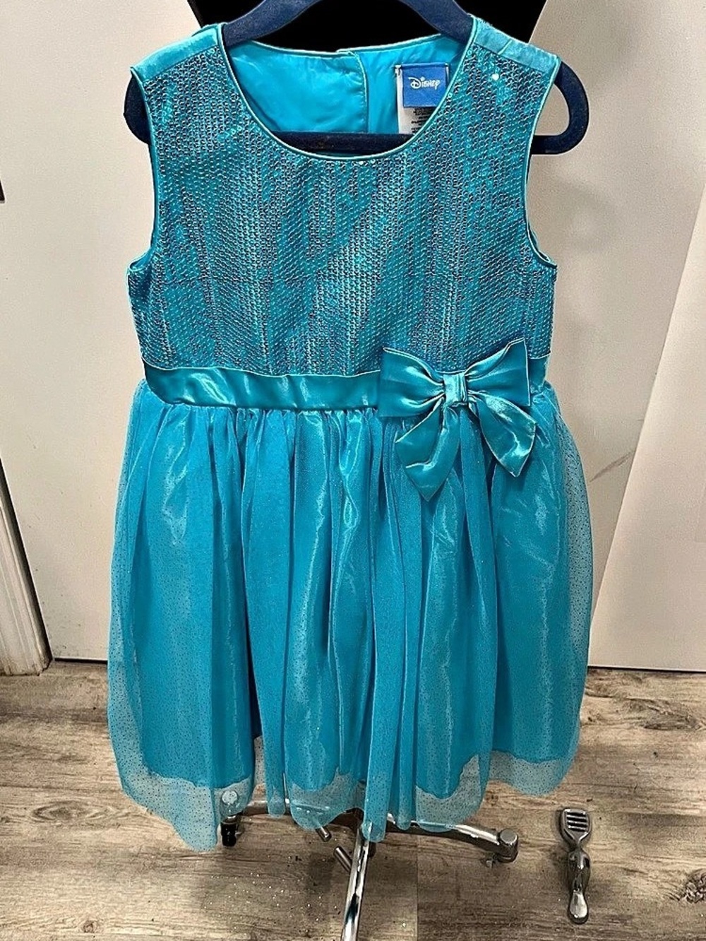Disney Girls Size 6/6X Elsa Dress. Great for Halloween👻 worn once.